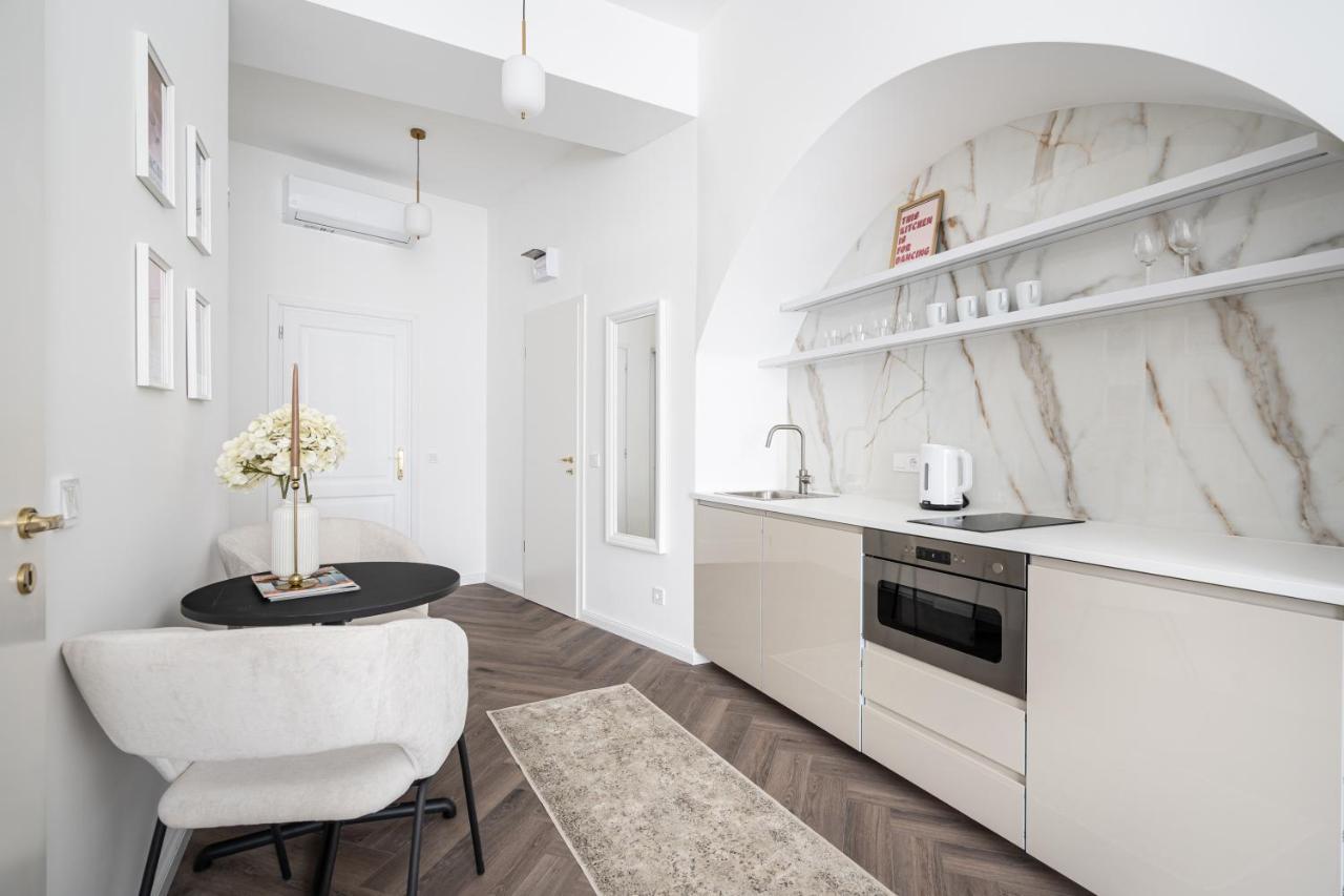 E13 - Grand Boulevard Heritage - Location By Bqa Appartamento *